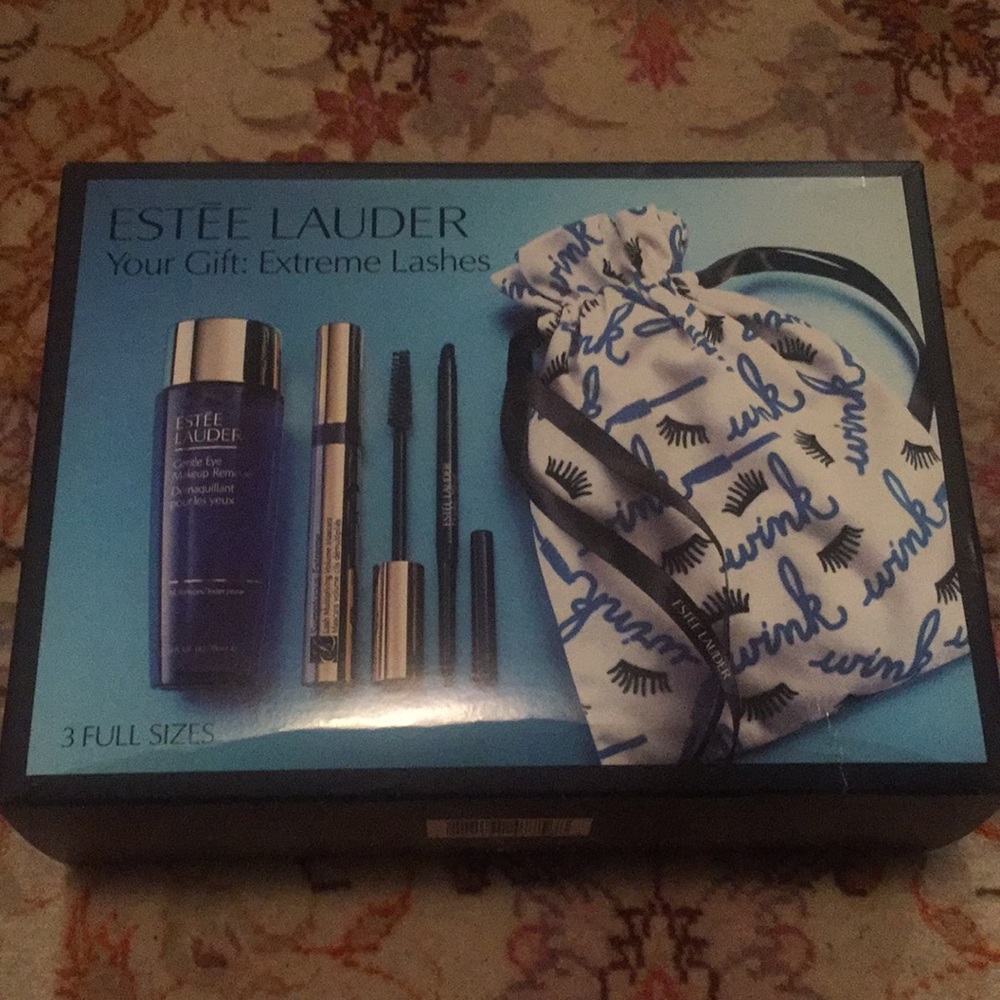 Estee Lauder Extreme lash gift set.